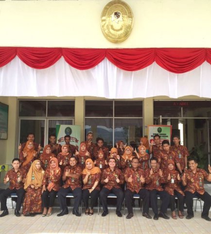 Jalan Santai dan Foto Bersama Pengadilan Negeri Solok Kelas II